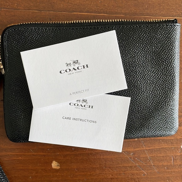 Coach Wristlet - New With Tags - Picture 7 of 7